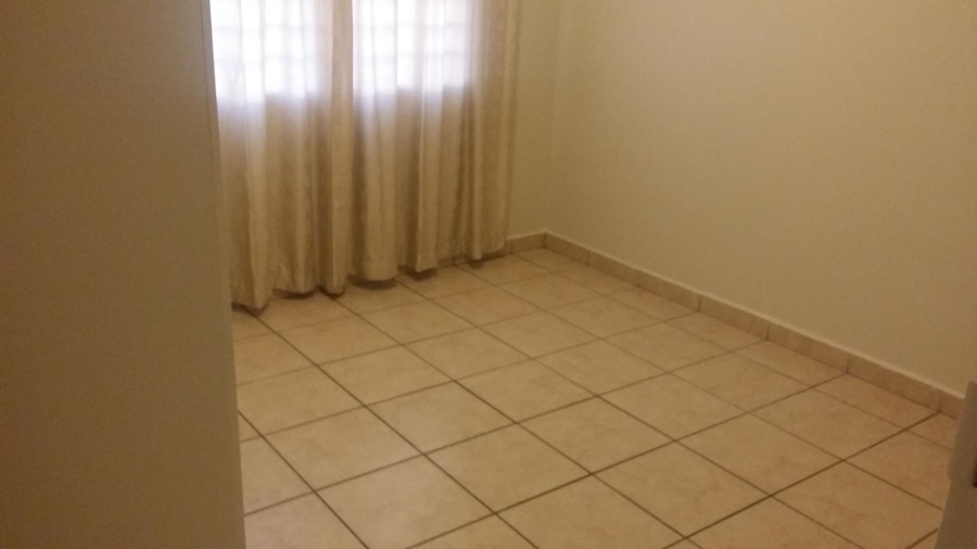 To Let 2 Bedroom Property for Rent in De Kuilen Western Cape